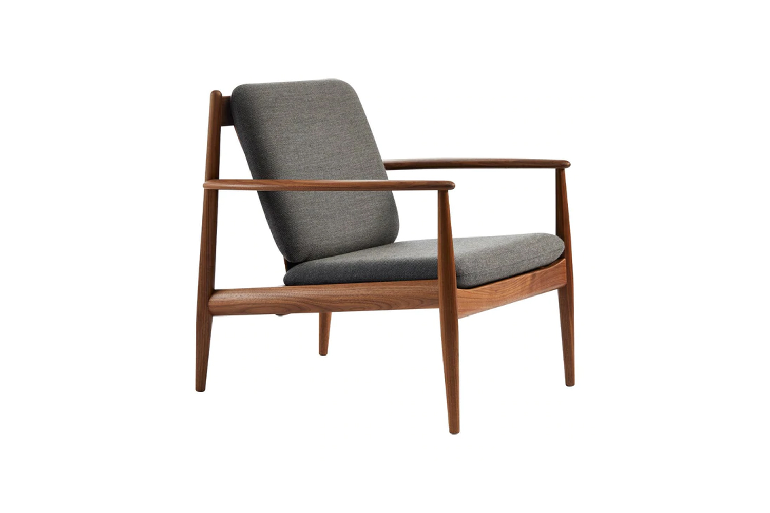 the gj \1\18 easy lounge chair is a similar style to the midcentury armchair se 19