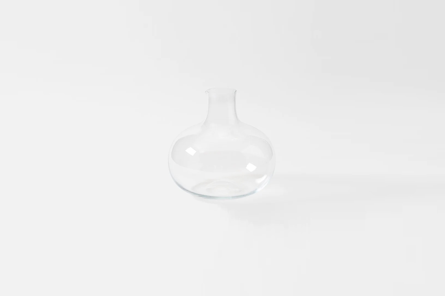 a similar vase to the glass vase on the coffee table is the ilse crawford for l 20