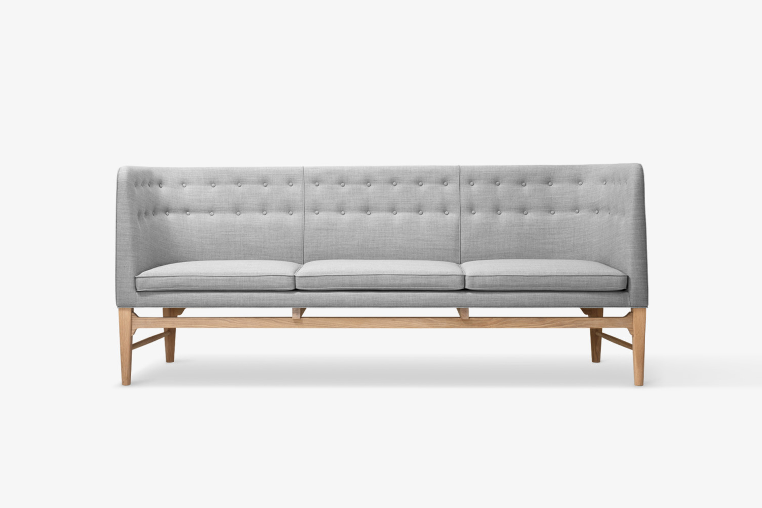 the sofa is the mayor sofa by arne jacobsen and flemming lassen for &tradit 13