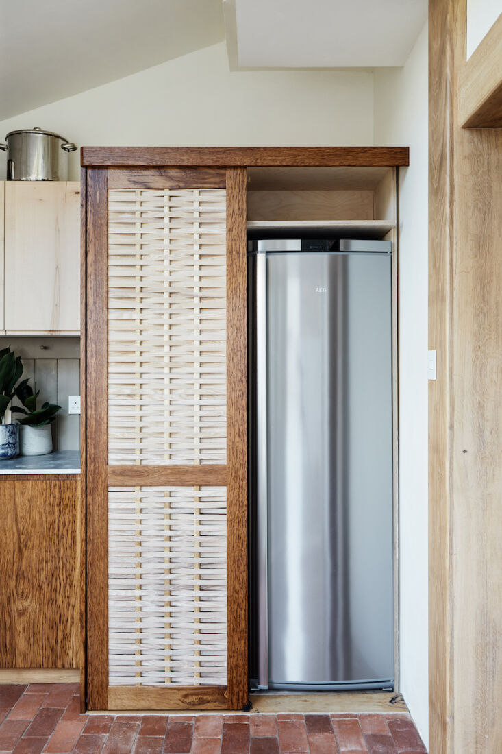 the frame and adjacent cabinets were constructed from tiger oak—a descri 14