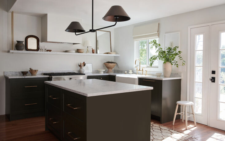 above: in her redone kitchen, photographer tessa neustadt paired basic ikea box 10
