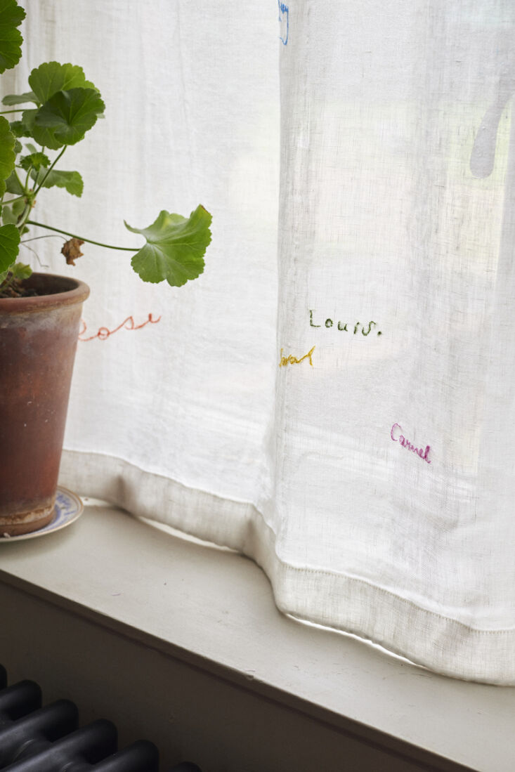 a personalized café curtain, embroidered in distinctive handwriting. 14