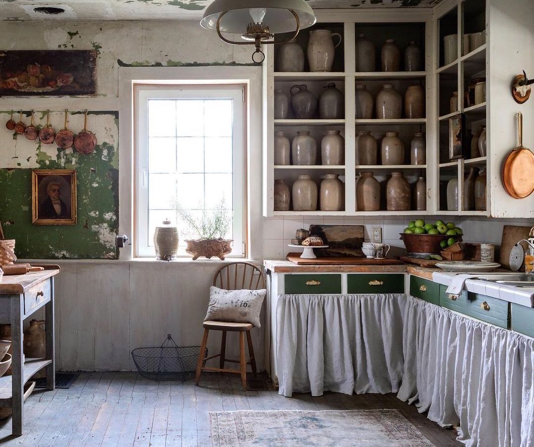 Mysterious Objekts: An 1840s Farmhouse (and Antiques Shop) in Ontario