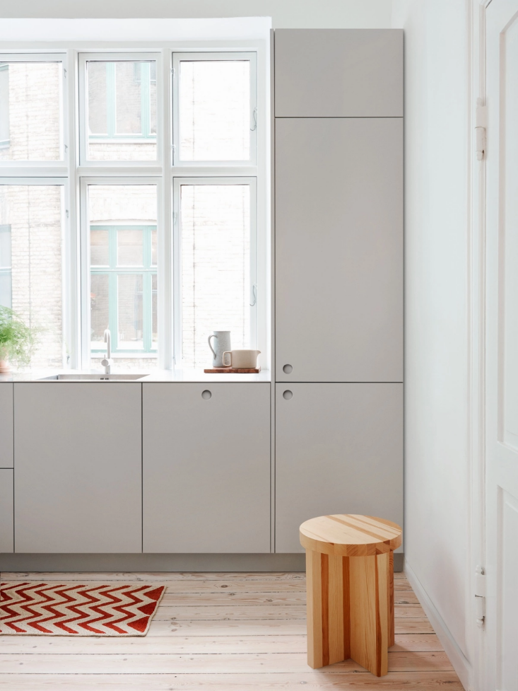 the kitchen cabinet fronts are by copenhagen based reform, a kitchen company wo 20