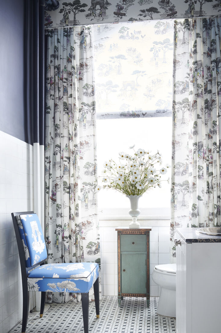 harlem toile de jouy in the bath. it&#8217;s also available in blackout a 11