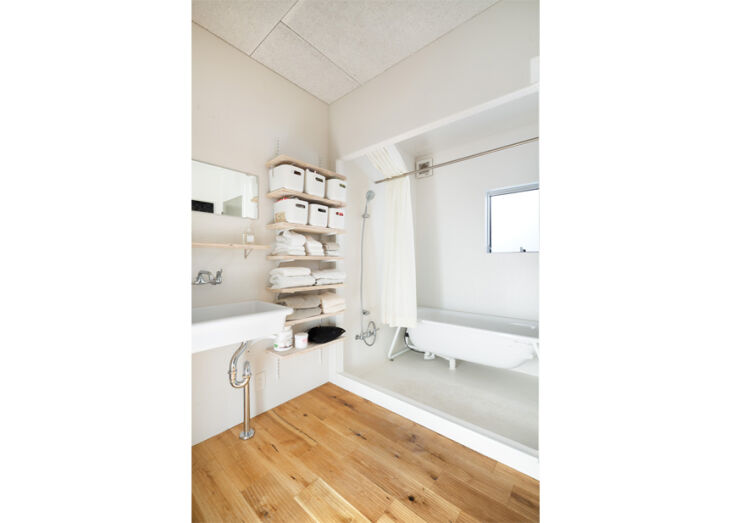 family bathroom, no.555 architectural design nut cell house, utazu, japan. 16