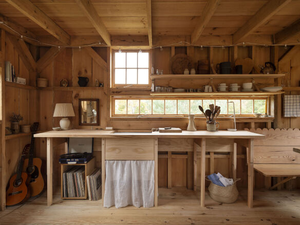 https://www.remodelista.com/wp-content/uploads/2023/01/tbo-cabin-low-impact-home-matthew-williams-5-584x438.jpg?ezimgfmt=rs%3Adevice%2Frscb4-2