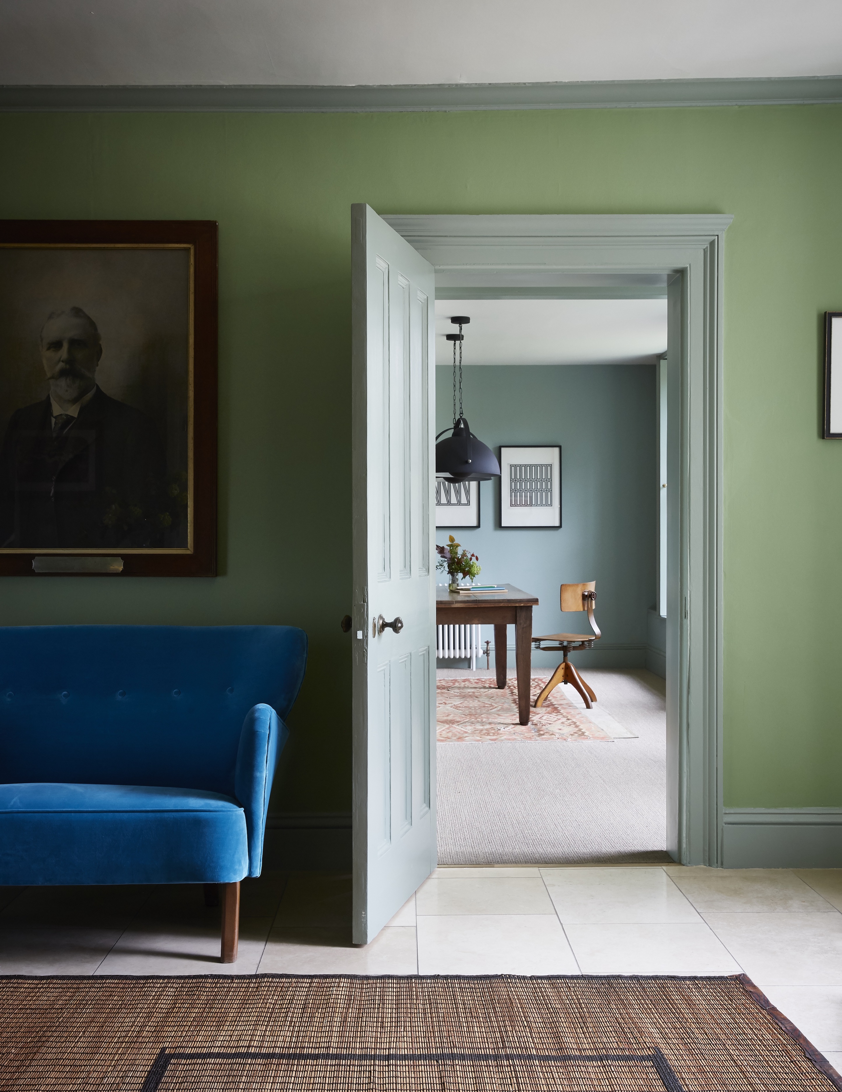 to create a flow between spaces, the adjacent home office is painted the same c 18