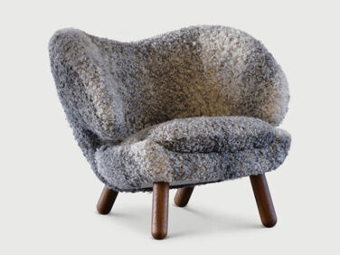 finn juhl pelican chair gotland sheepskin   1 376x282