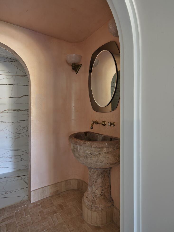the bath is enveloped in pink: it’s venetian plaster with a gloss f 12