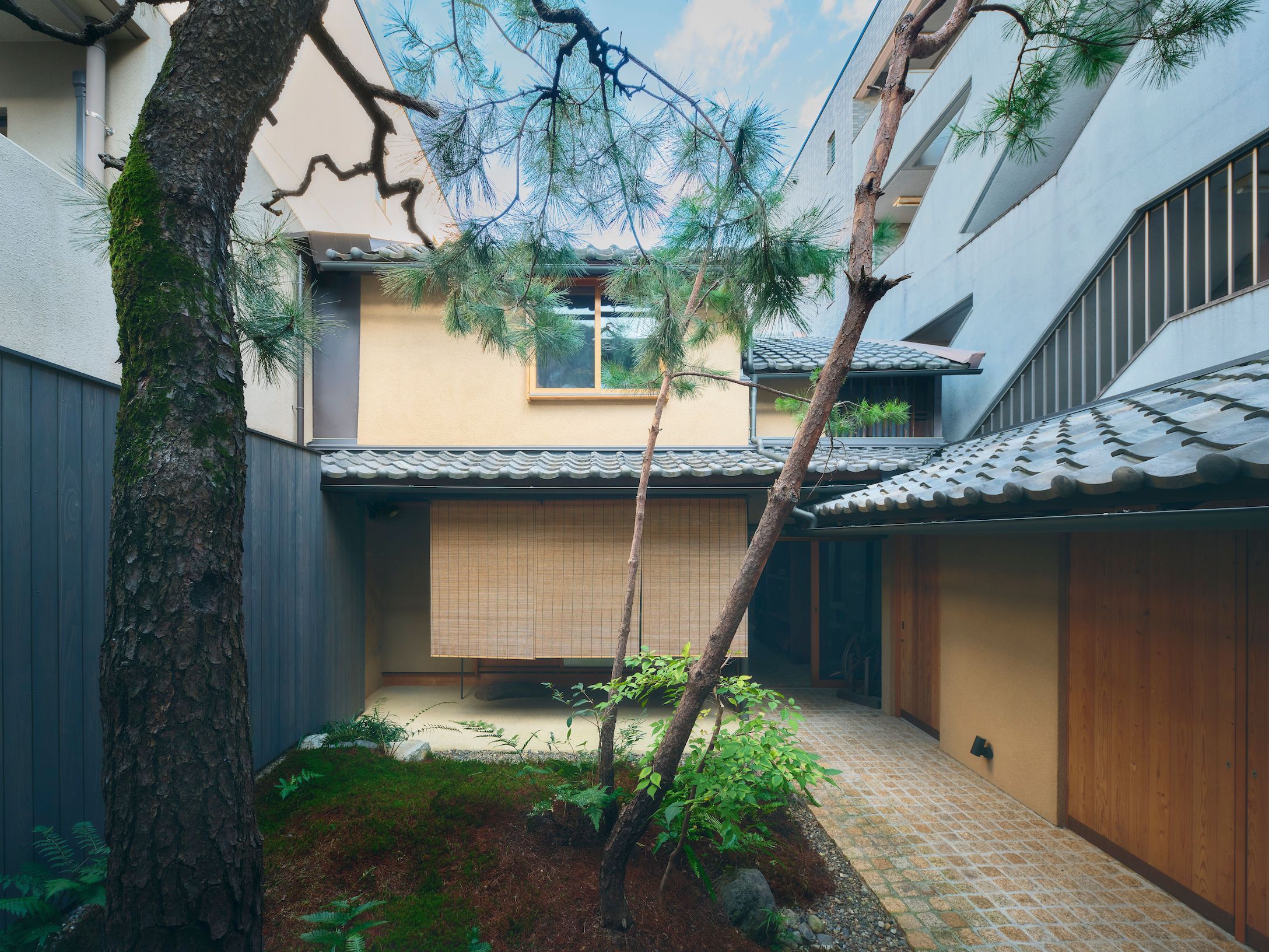 the front and back buildings are divided by a courtyard brought back to life by 10