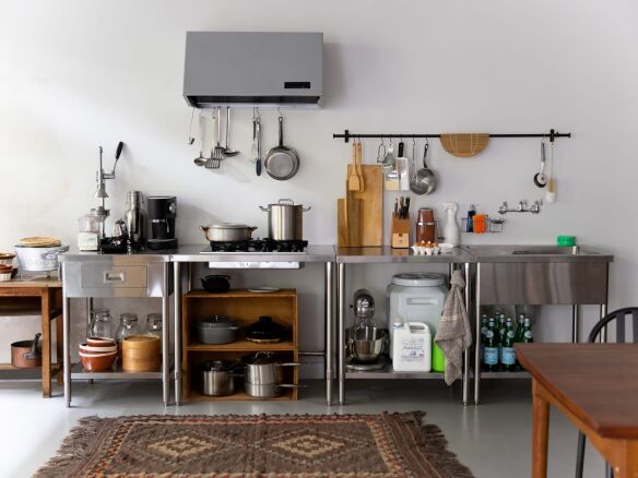 Kitchen of the Week The Unfitted Gleaming Kitchen from Toolbox in Tokyo portrait 3