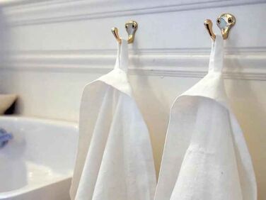 10 Easy Pieces White Linen Bath Towels portrait 7