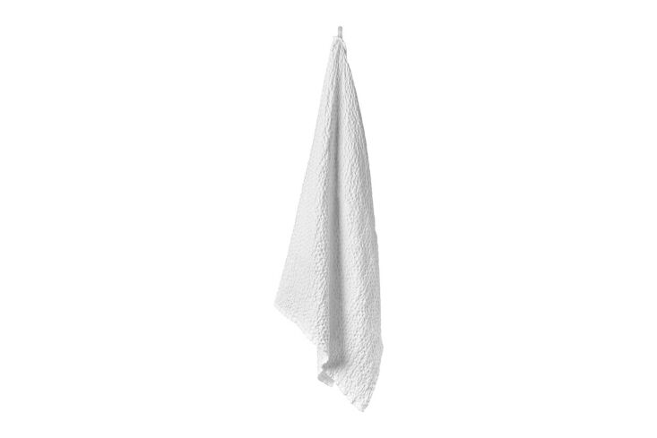 designed by pia lehtovuori for anno, the li linen waffle towel in white is \$40 15