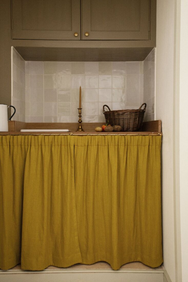 there’s a selection of sink skirts on offer, too, like this saffron 12