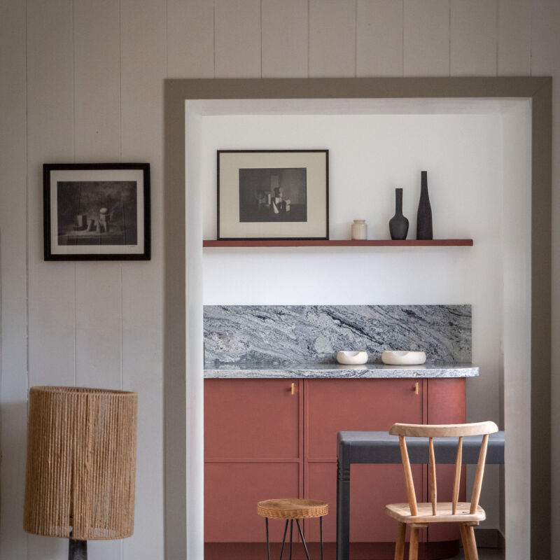 Kitchen of the Week A Maine Farmhouse Kitchen That Doesnt Play by the Rules portrait 4