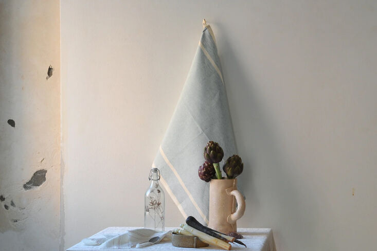 the kali tea towel in acquamarina is inspired by vintage tea towels from the so 16