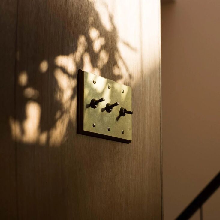 the idha brass light switches and plates are by takaoka, japan based futagami ( 14
