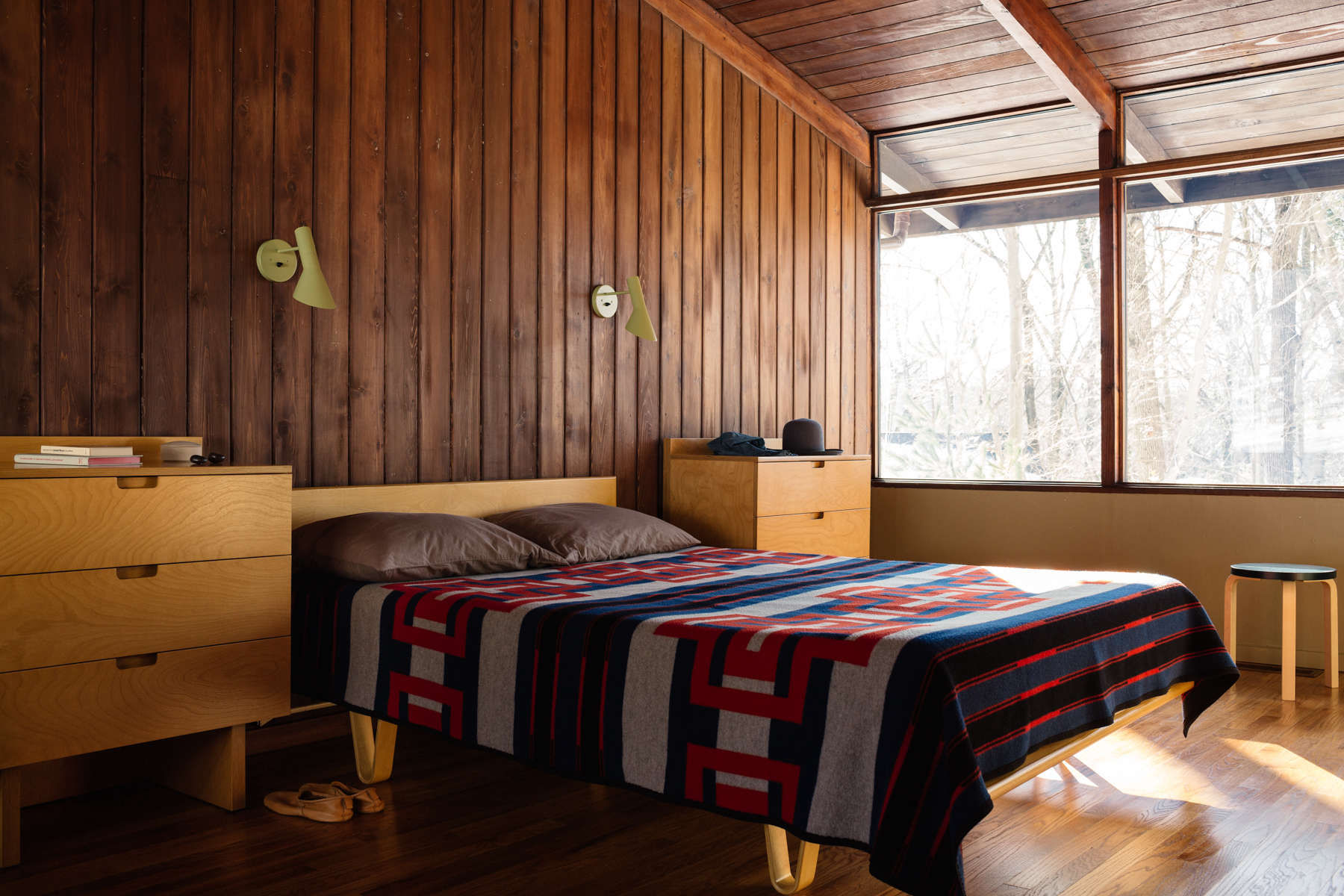 Steal This Look: An Authentic Midcentury Modern Bedroom - Remodelista