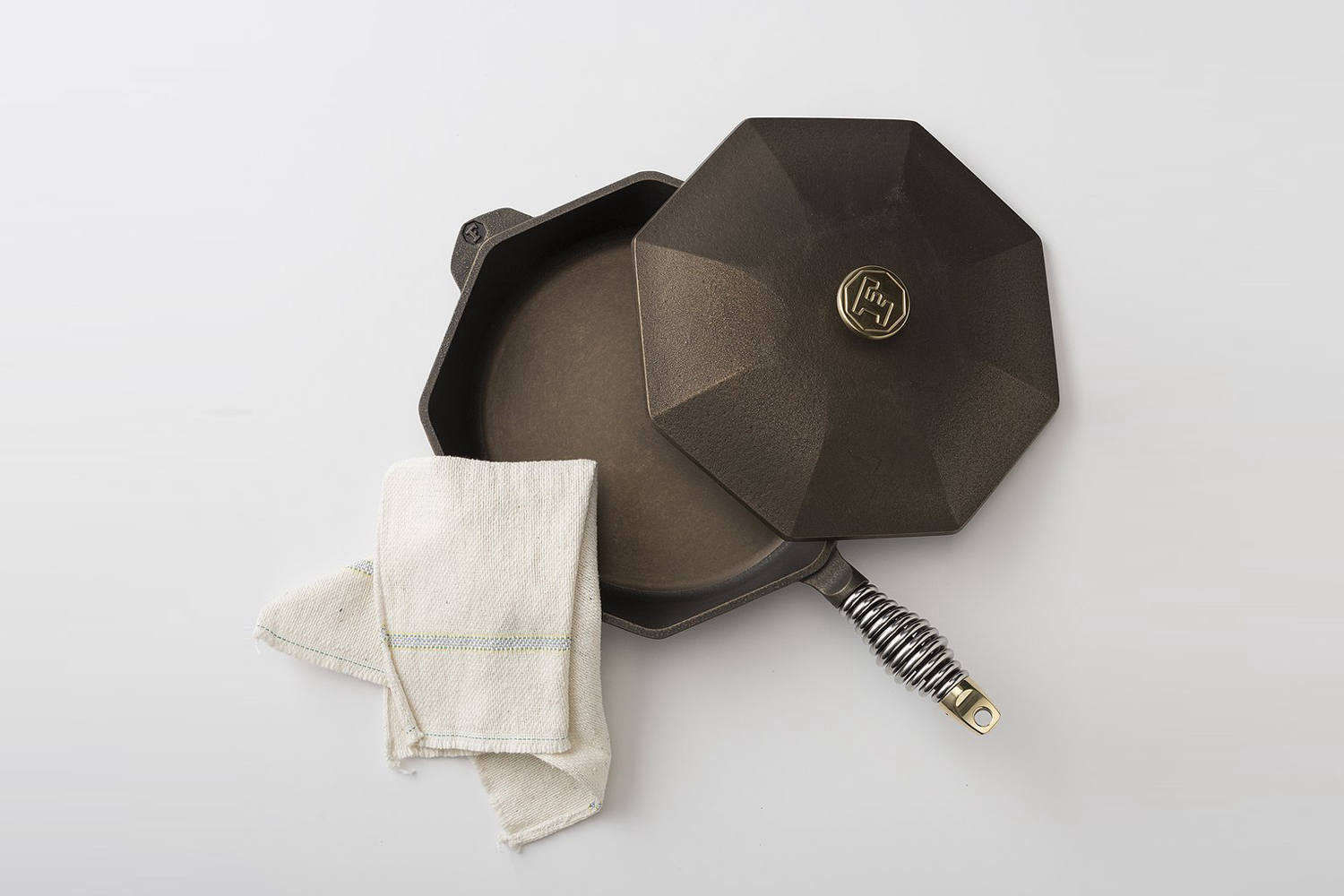 10 Easy Pieces: Cast Iron Cookware - Remodelista