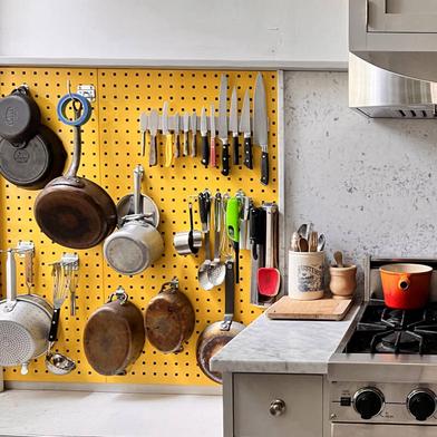 https://www.remodelista.com/wp-content/uploads/2023/08/Jay-Strauss-kitchen-pegboard-NYC-4-1-800x800.jpg?ezimgfmt=rs:392x417/rscb4