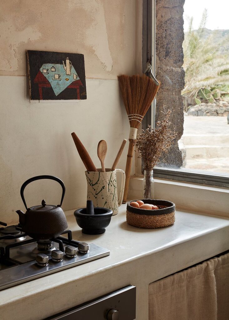 on display: italian splatterware and a handmade broom. note also the simple cur 16