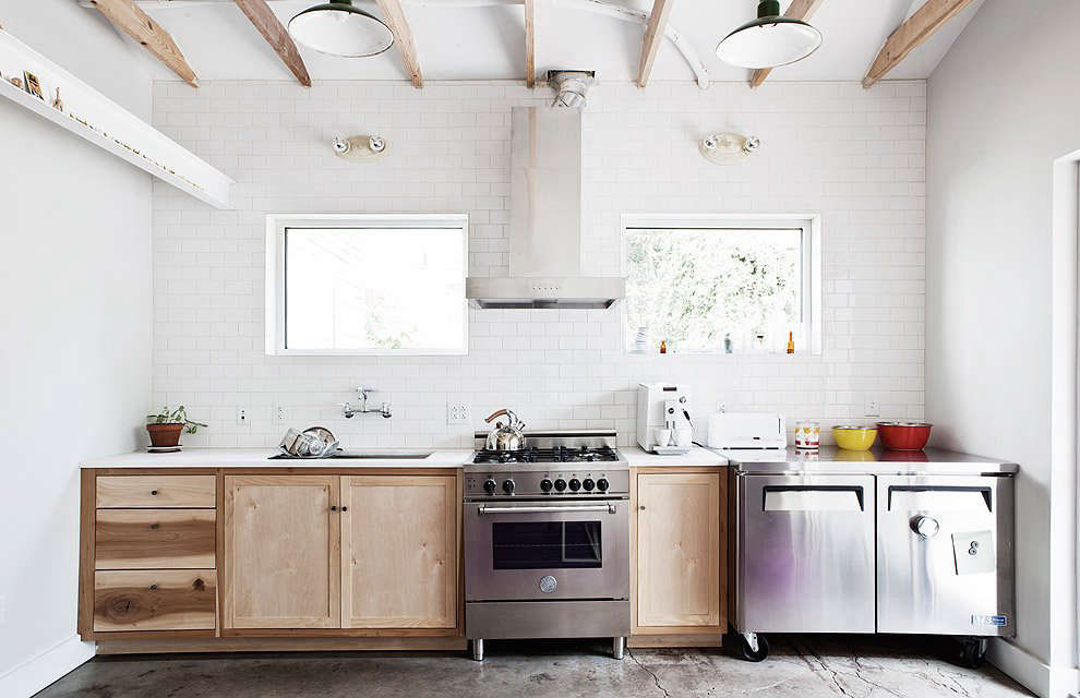 10 Easy Pieces: Wall-Mounted Chimney Range Hoods - Remodelista