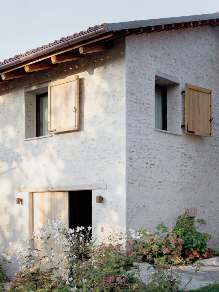 the &#8220;textural beauty&#8221; of the lime washed stone facade  16