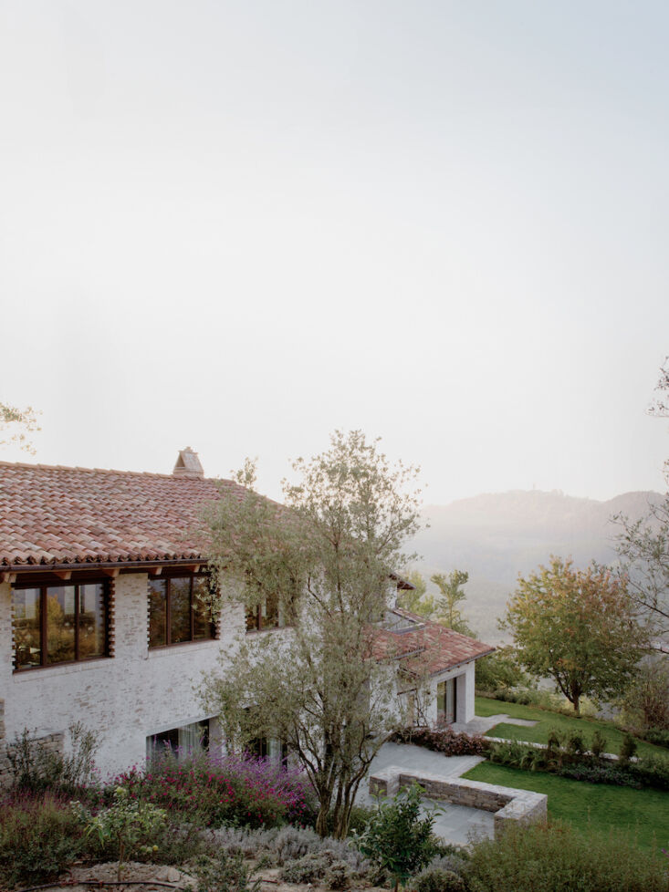 the crenellated brickwork brings the centuries old stone facade into the 21st 15