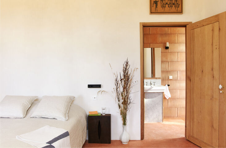a highlight of the week: a look inside a guest house and residency at chât 14