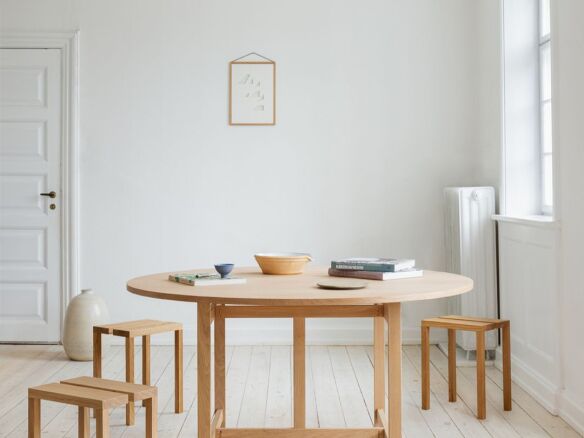 moebe flat pack round dining table  