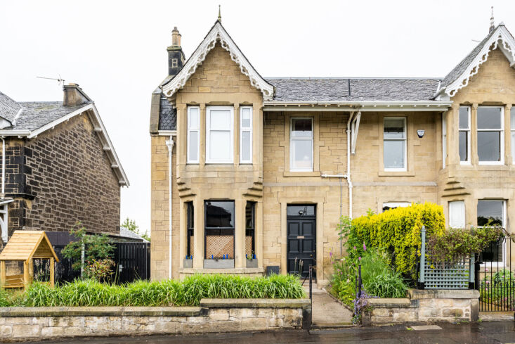 the victorian townhouse was divided into two apartments in the 1980s. amy and  14