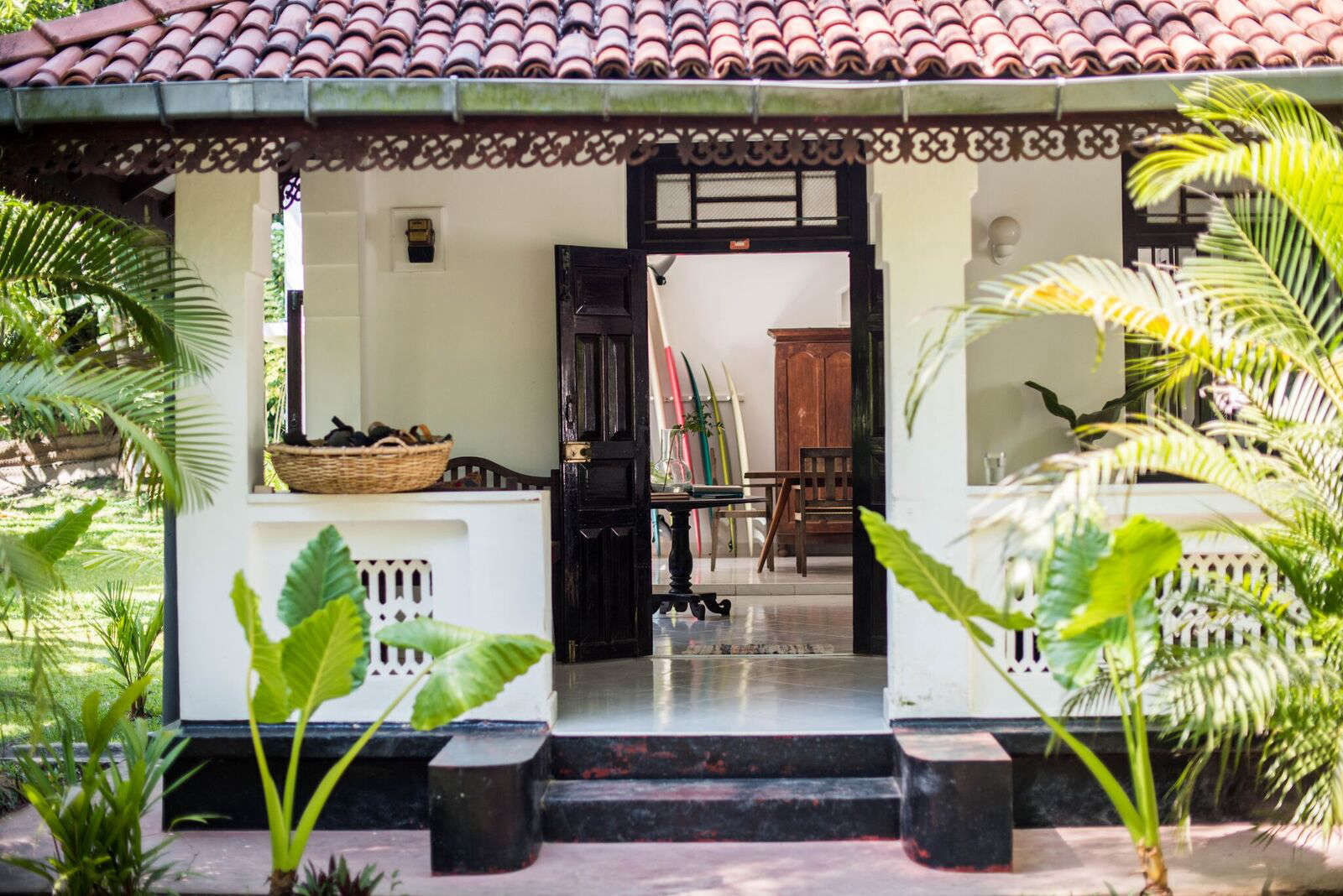 Sunshine Stories surf and yoga retreat Sri Lanka Web Story - Remodelista, image size:1600x1068