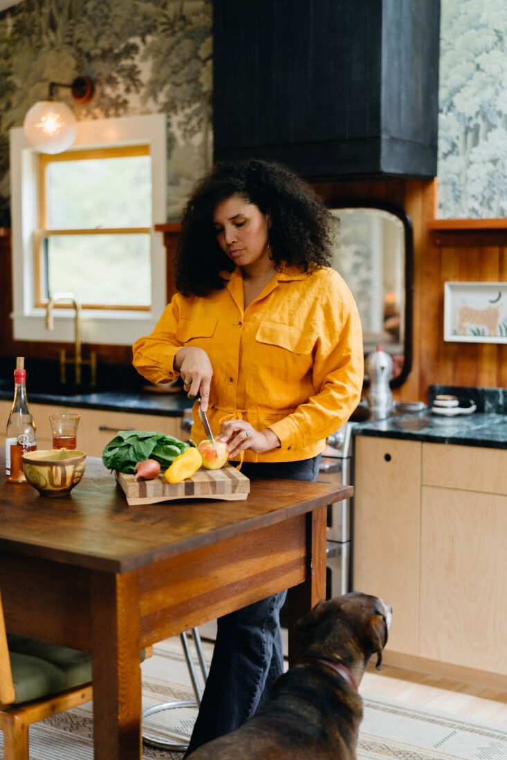 raisa says she gets her design daring from her mother, wanda bacon, an artist/i 19