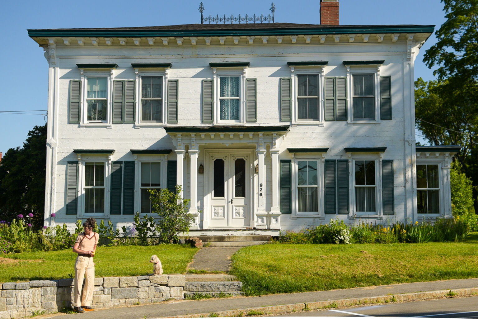 “140 Years of Interior Trends” The Waldoboro Inn Opens in Maine Cozy Comfy Couch