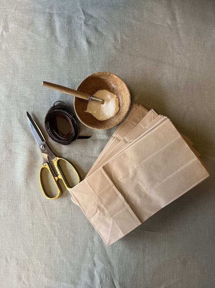 we used \13 x 8 x \24 cm bags, but all sizes work provided they are flat bottom 18