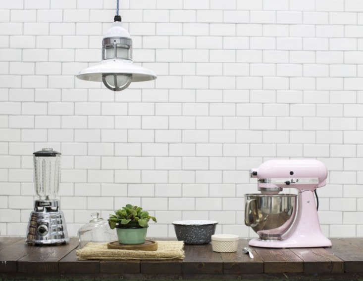 MadeinAmerica:ClassicPorcelainEnameledLightingfromBarnLightElectric-Remodelista