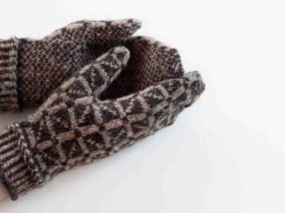 cosmos mittens – knitting pattern 8