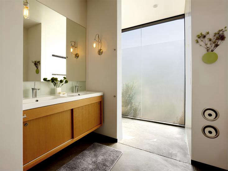 DesignSleuth:RecessedToiletRollHolderfromaSurprisingSource-Remodelista