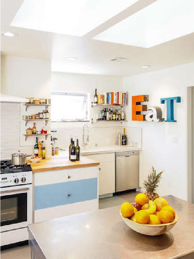 Reader Rehab: A California Kitchen Gets a Mix of Old and New – Remodelista Web Story
