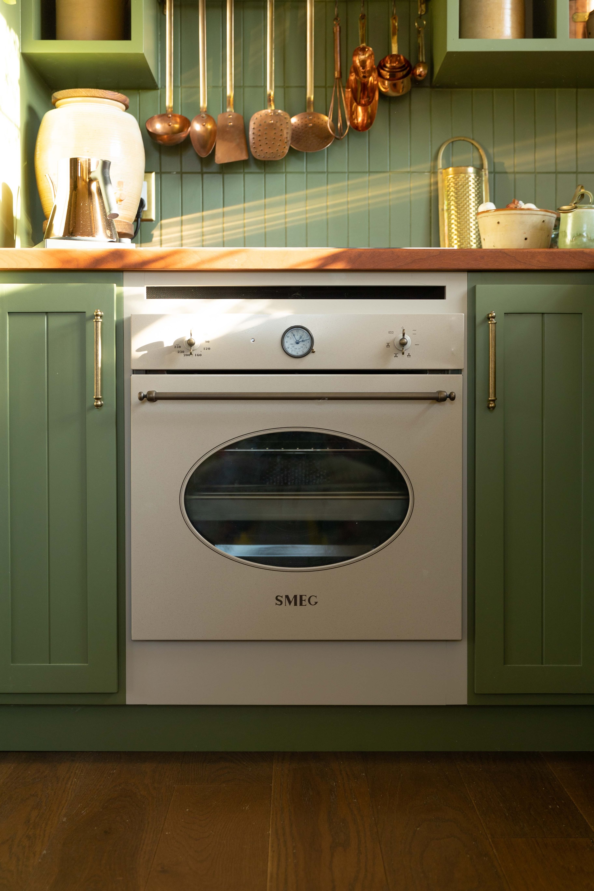 &#8\2\20;it was impossible to find a good looking electric oven in the us t 21