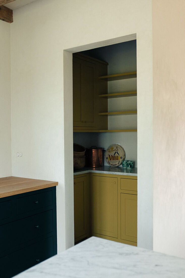 just off the kitchen is a small pantry, which got a coat of benjamin moore& 26