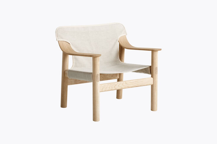 the hay bernard lounge chair in natural canvas and oak was designed in \20\19 b 19