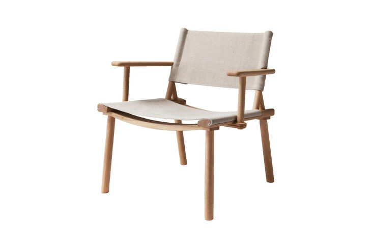 the nikari december lounge chair is made with an oak frame and linen canvas uph 26