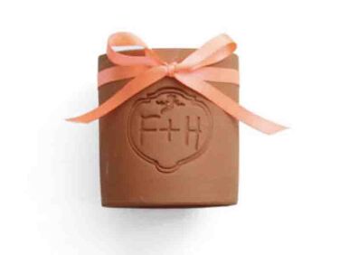 flora and henri herbal candle   1 376x282