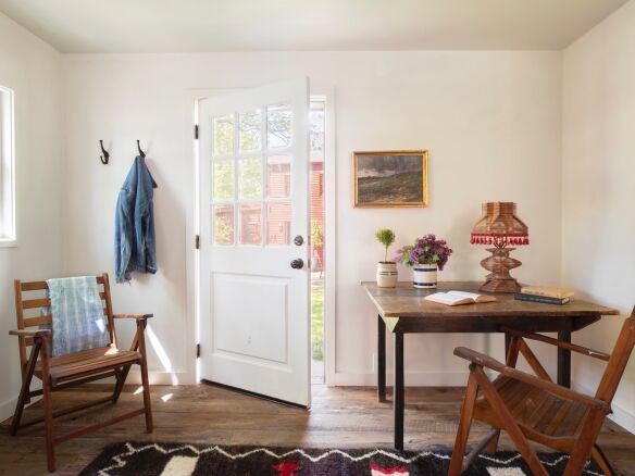 On the Market Amanda Pays and Corbin Bernsens Latest Estate Flip in Upstate New York portrait 4