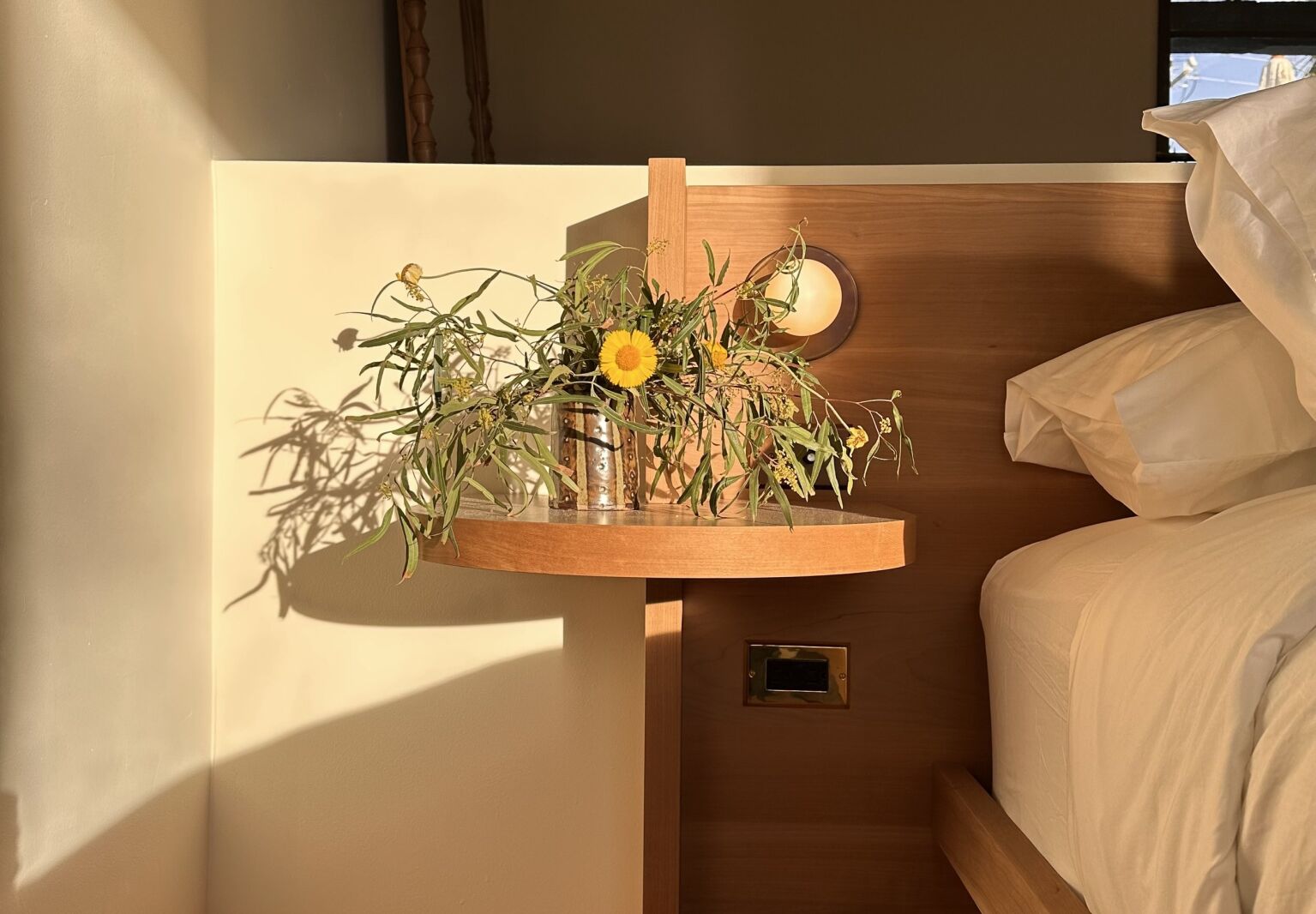 hotel wren studio manola flowers  