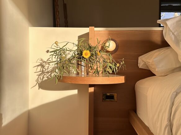 hotel wren studio manola flowers  