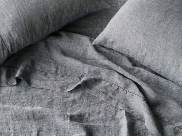10 Easy Pieces Editors Favorite Linen Sheets portrait 11