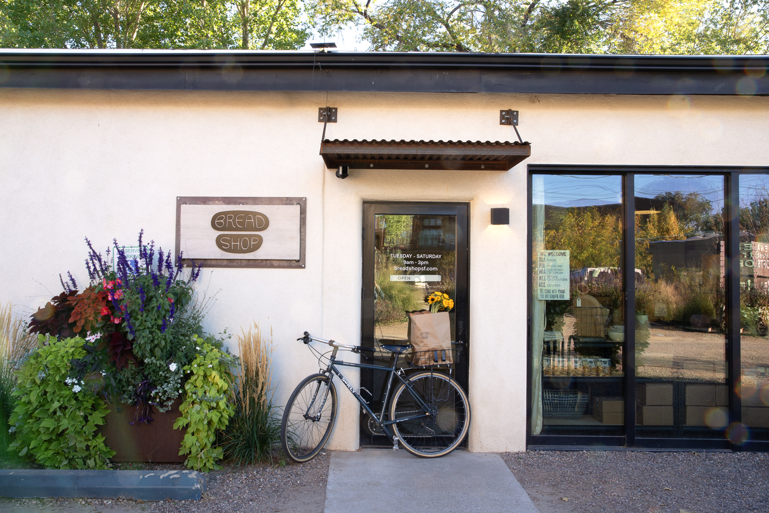 La panadería está situada en el antiguo taller de soldadura 17.